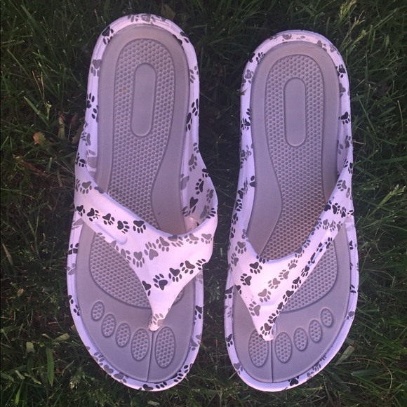 paw print flip flops